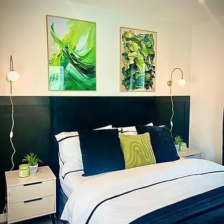Ivy Suite, Luxe B'ham